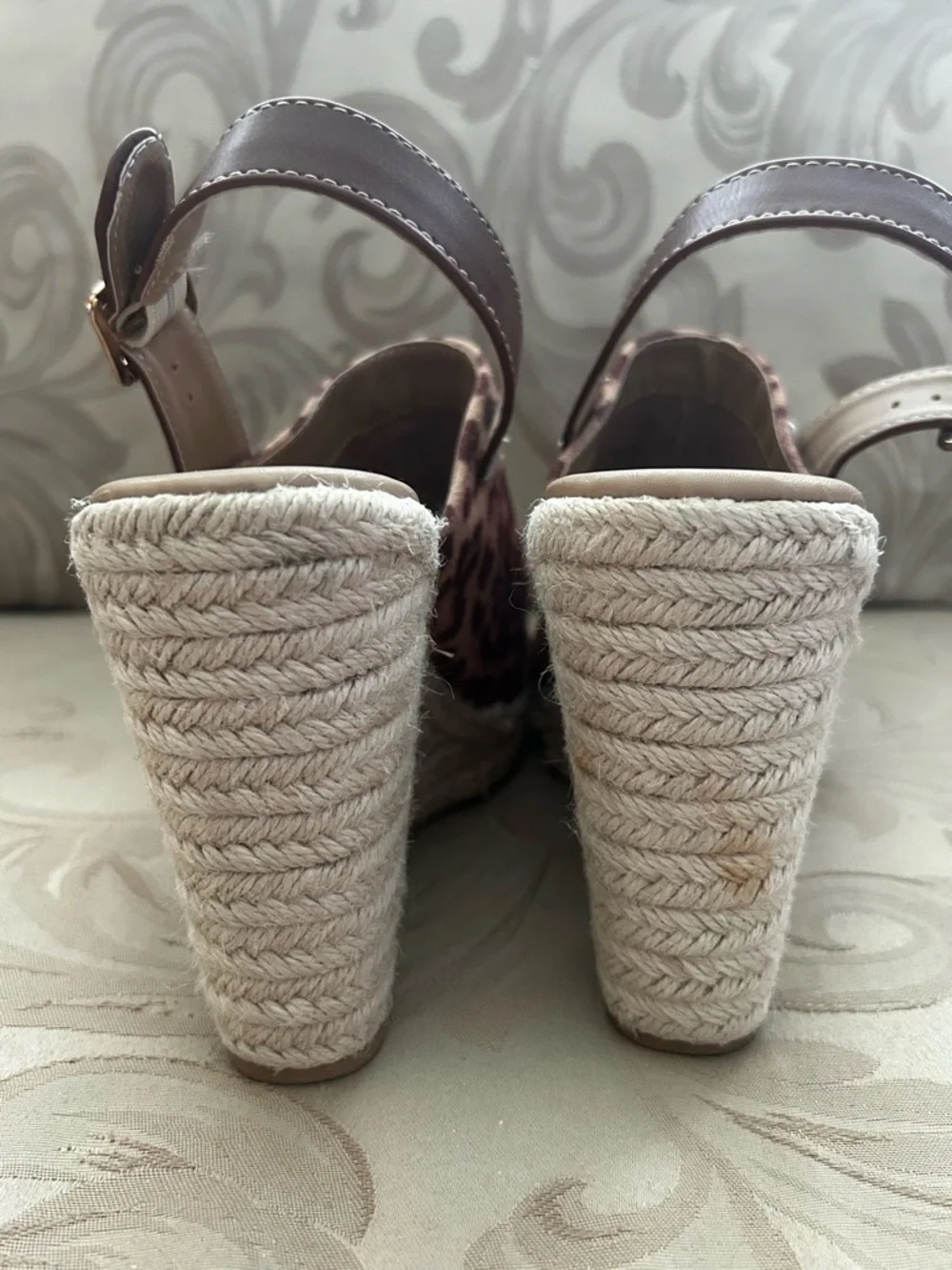 Qupid Women’s 9 Leopard Print Open-Toe Wedge Heeled Sandals Buckle Brown Tan